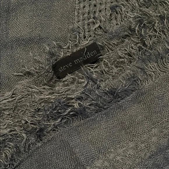 Steve Madden Oversized Dark Gray Lightweight Fringed Woven Shawl/Wrap - Picture 6 of 6